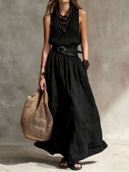 Longue robe sans manches à col montant et ceinture