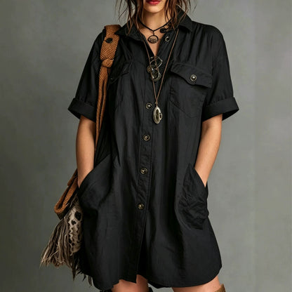 Robe chemise boutonnée à manches courtes et coupe ample avec poches