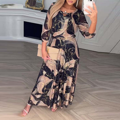 Robe élégante imprimée à manches trois-quarts et taille cintrée