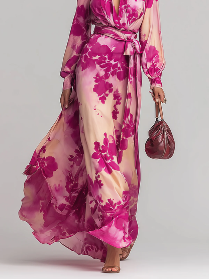 Robe longue à fleurs rouges, décolleté en V et ceinture