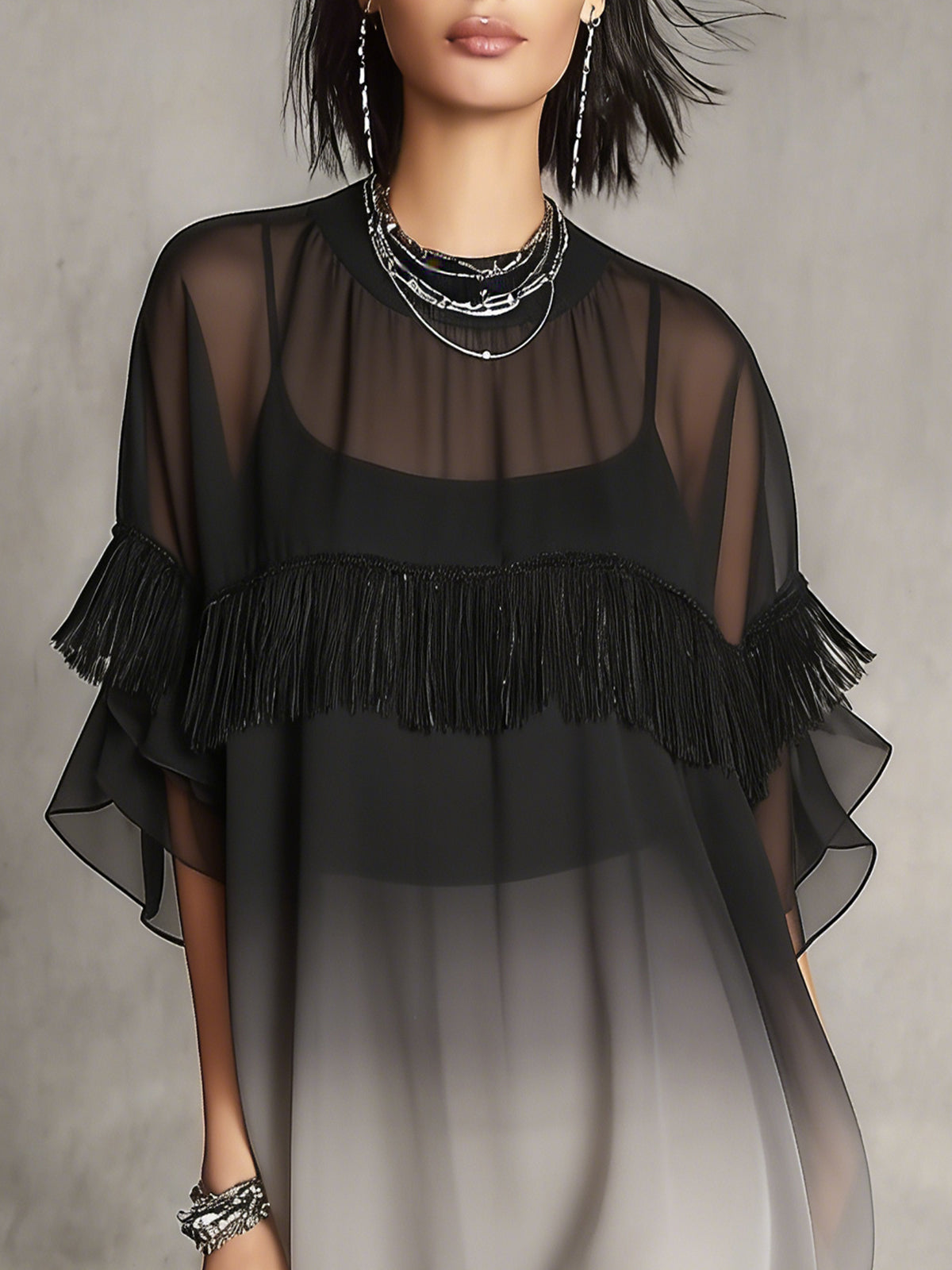 Robe courte noire ombrée, transparente, à franges vaporeuses
