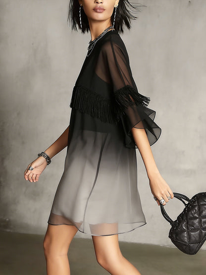 Robe courte noire ombrée, transparente, à franges vaporeuses