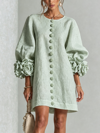 Mini-robe boutonnée fleurie bordeaux avec poignets à motifs floraux saisissants