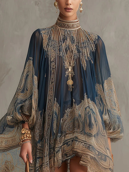 Mini-robe en mousseline de soie irrégulière bleu marine à imprimé baroque et col montant