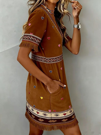 Robe confortable marron à imprimé cœurs et col en V