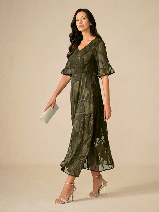 Robe florale col V à manches transparentes