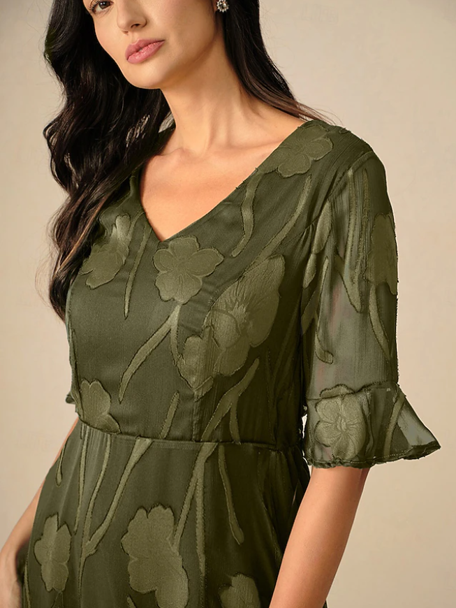 Robe florale col V à manches transparentes