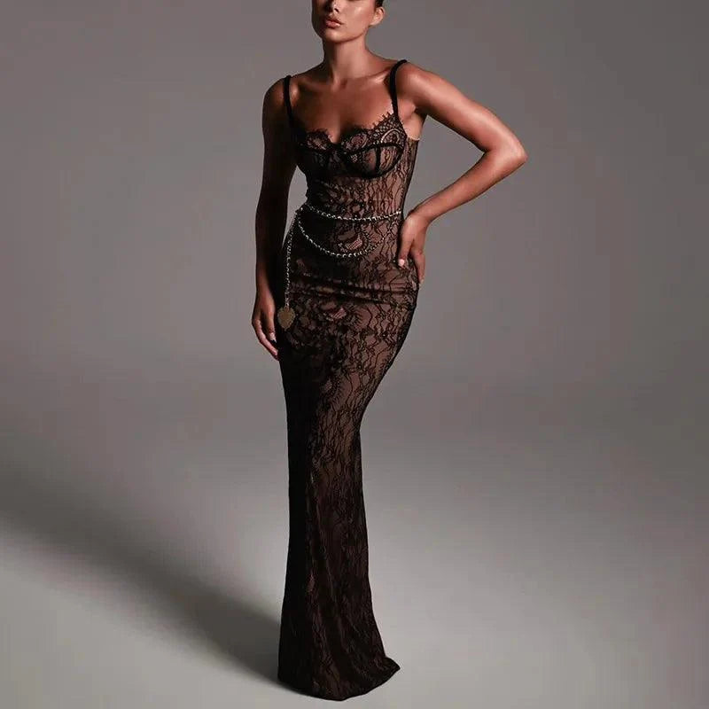 Ravissante robe longue noire dos nu en dentelle