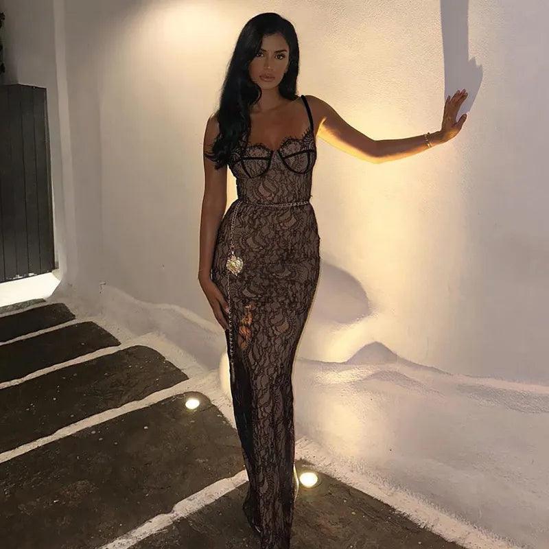 Ravissante robe longue noire dos nu en dentelle