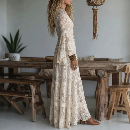 Robe longue en dentelle à manches cloche